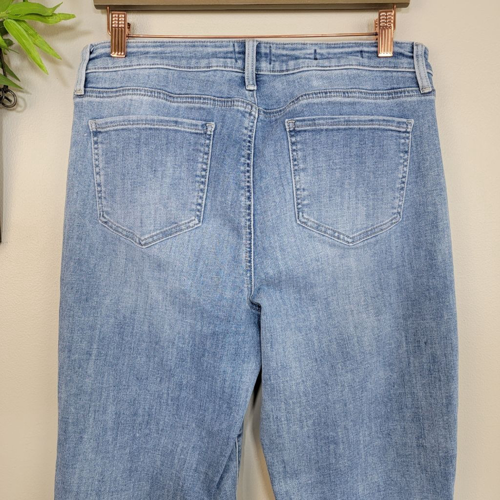 NYDJ 10 Relaxed Straight Leg Jeans Light Blue Wash Mid Rise Raw Frayed Hem - Picture 8 of 11